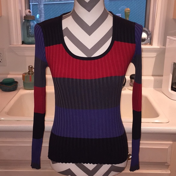 Color-paneled Top! - Picture 2 of 5